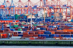 Schlechte Nachrichten für den Multilateralismus und die Doha- Runde: Das Freihandelsabkommen zwischen den USA und der EU rückt näher. Bild: Containerterminal im Hamburger Hafen